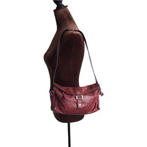 Vintage burgundy medium sized leather shoulder bag